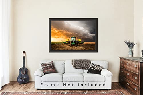 Farm Photography Print slika traktora i oluja sa grmljavinom u sumrak na olujne večeri u Kansas Country Wall Art Farmhouse Decor 4x6